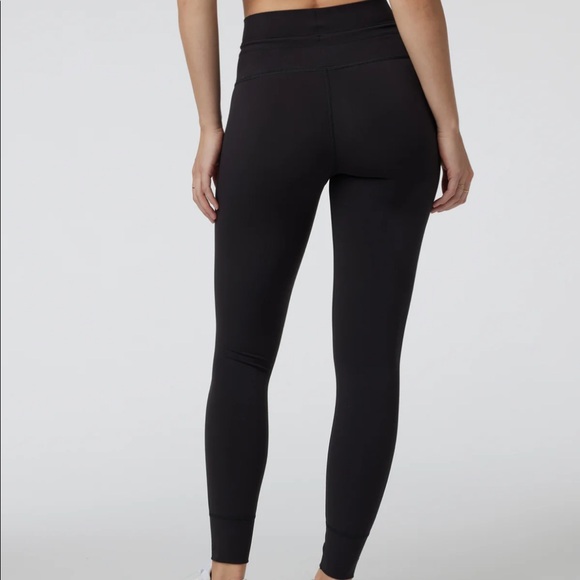 Vuori size small black daily legging - Picture 4 of 4